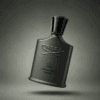 Frasco de Green Irish Tweed de Creed sobre fondo verde degradado